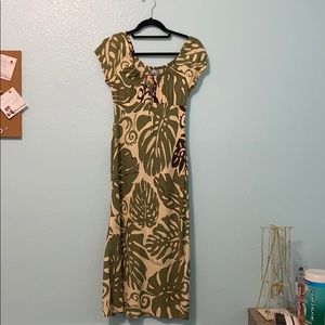 Manuheali’i dress in excellent condition!